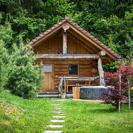 Hut At The Forest Male Brusnice エクステリア 写真