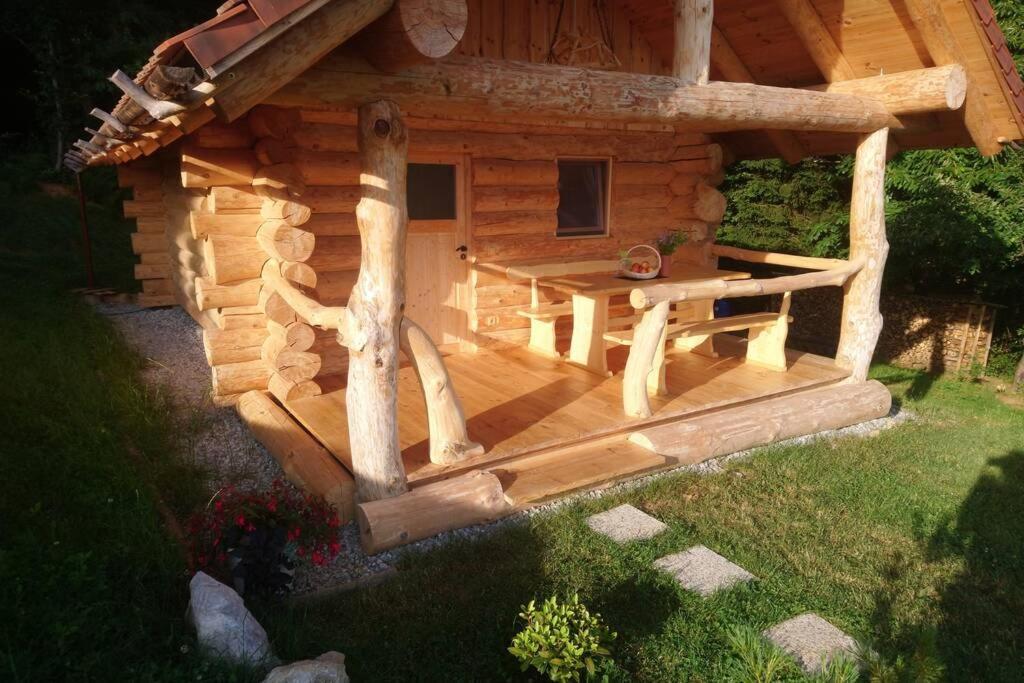 Hut At The Forest Male Brusnice エクステリア 写真