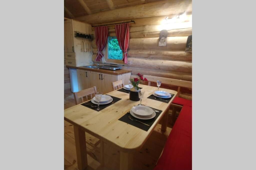 Hut At The Forest Male Brusnice エクステリア 写真