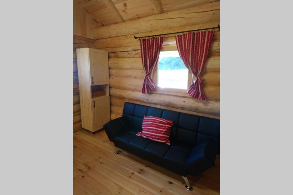 Hut At The Forest Male Brusnice エクステリア 写真