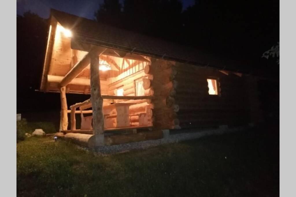 Hut At The Forest Male Brusnice エクステリア 写真