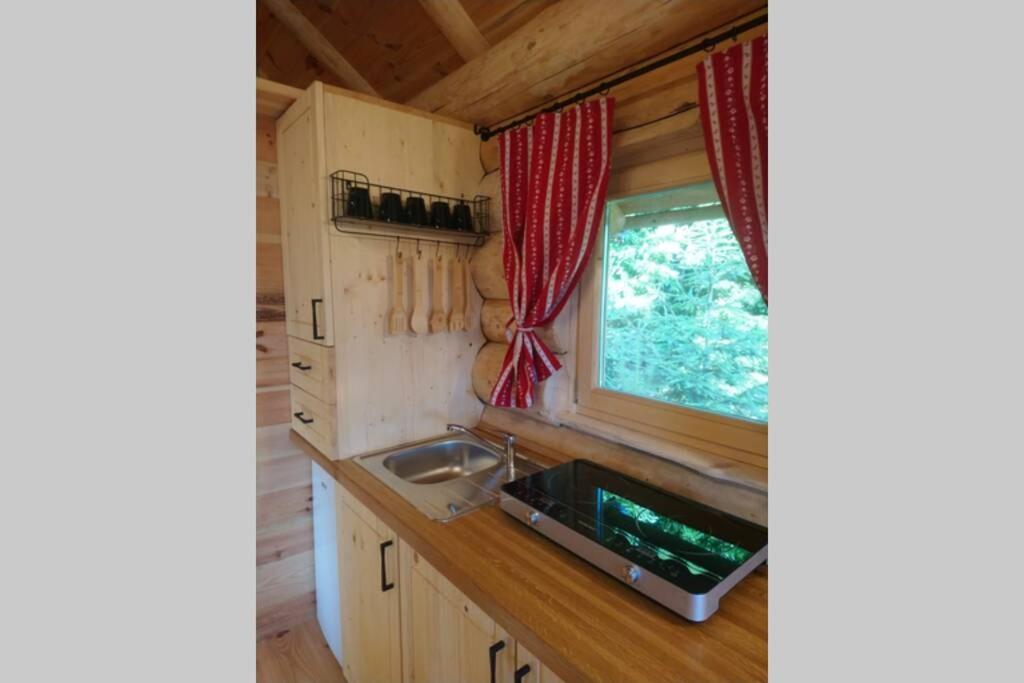 Hut At The Forest Male Brusnice エクステリア 写真